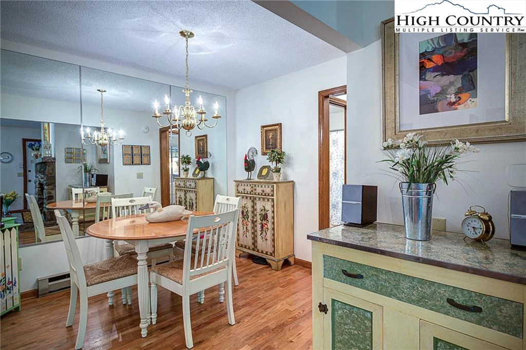 Image number 12 for the current listing