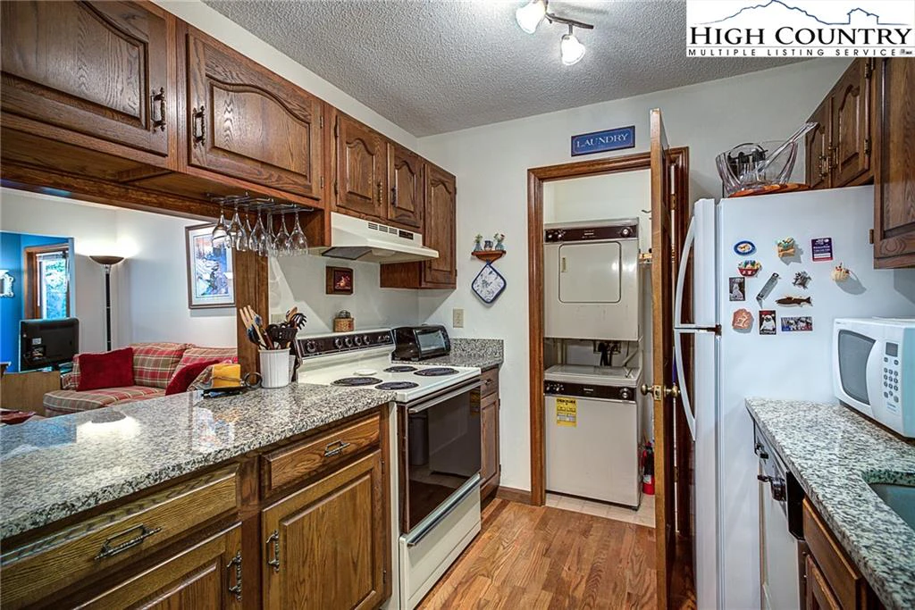 Image number 2 for the current listing
