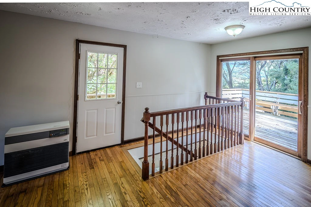 Image number 3 for the current listing