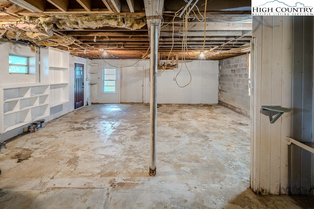 Image number 11 for the current listing