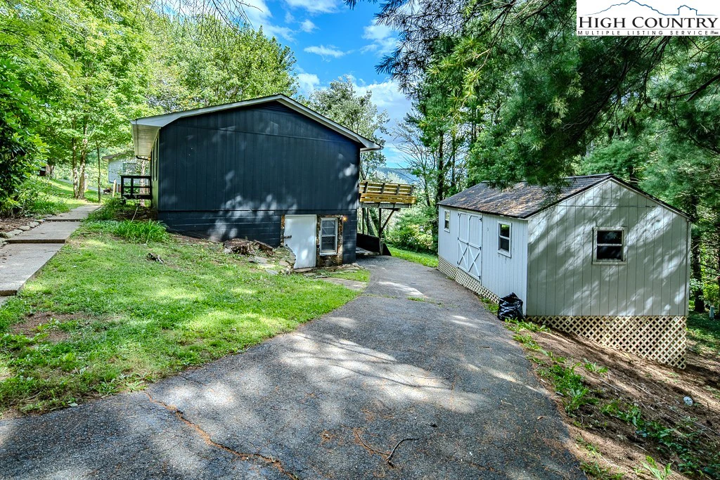 Image number 2 for the current listing