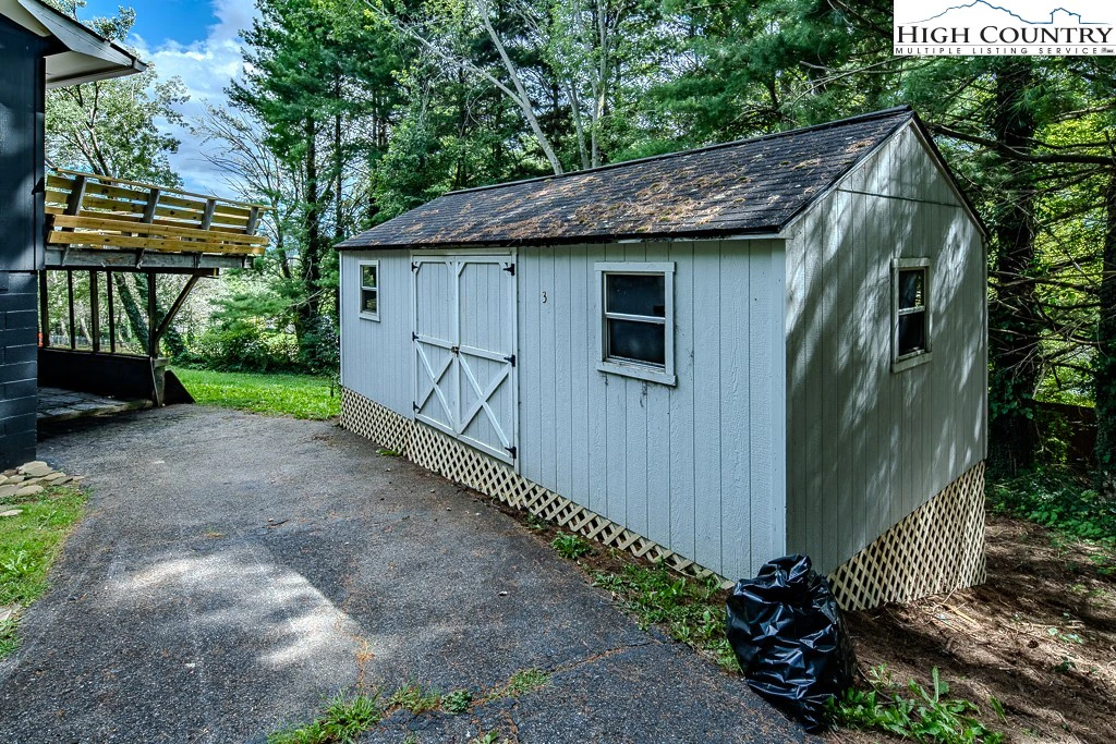 Image number 14 for the current listing