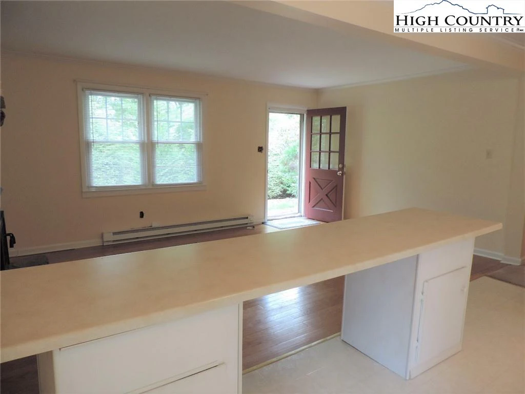 Image number 10 for the current listing