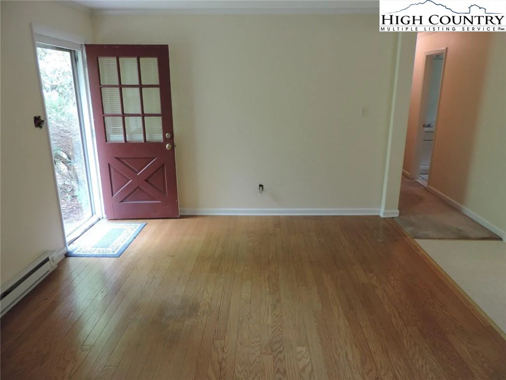 Image number 8 for the current listing