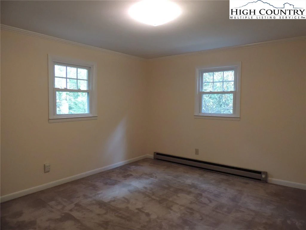 Image number 5 for the current listing
