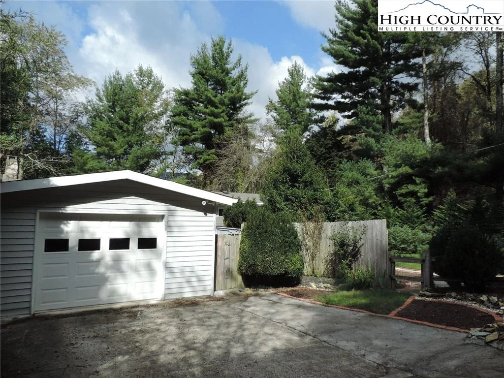 Image number 18 for the current listing