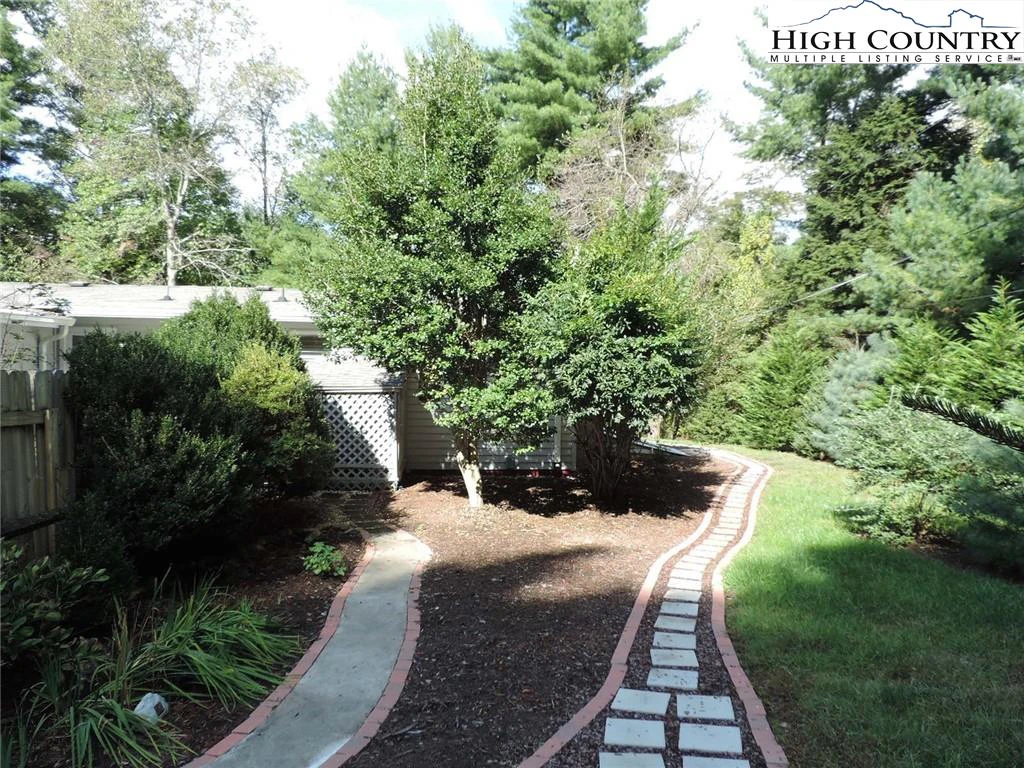 Image number 17 for the current listing