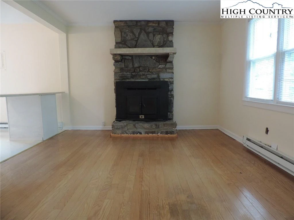 Image number 16 for the current listing