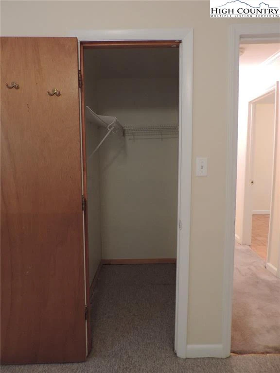 Image number 15 for the current listing
