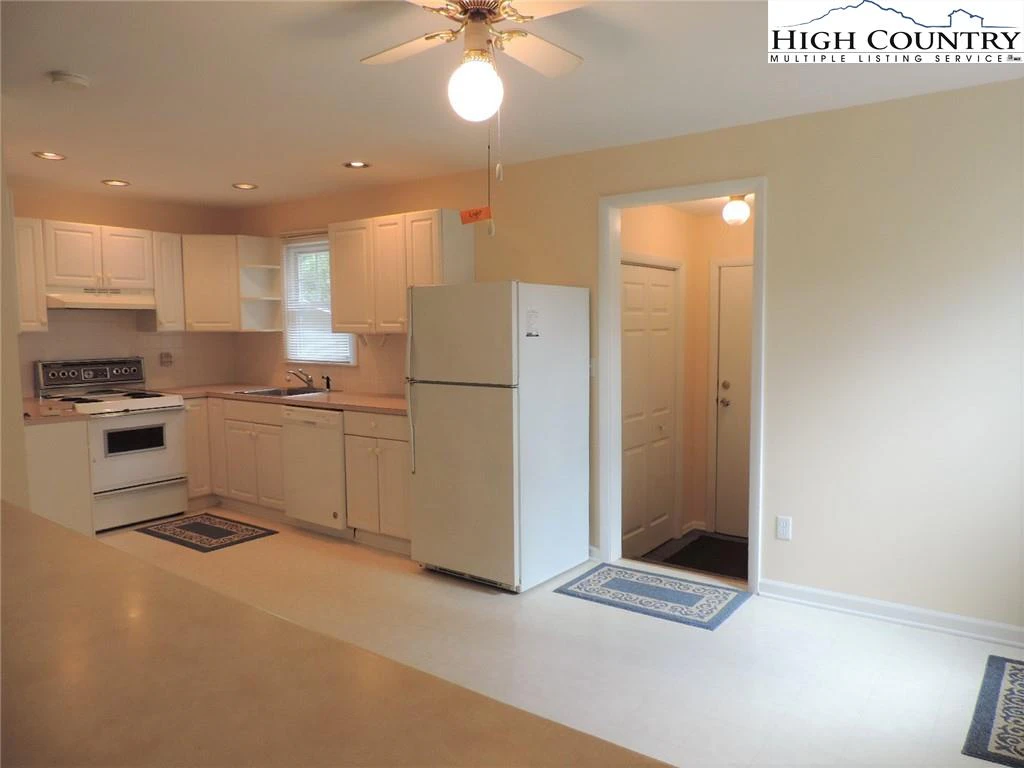 Image number 13 for the current listing