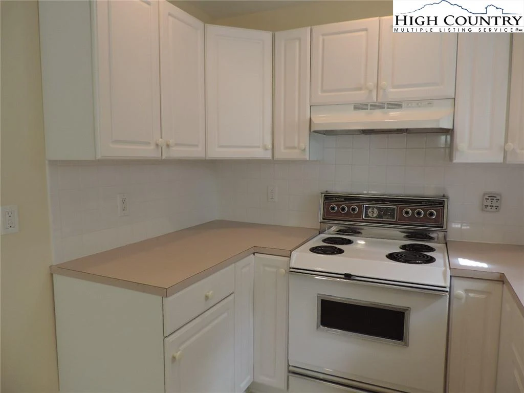 Image number 2 for the current listing