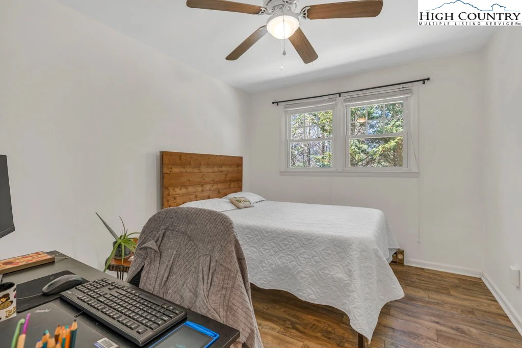 Image number 2 for the current listing