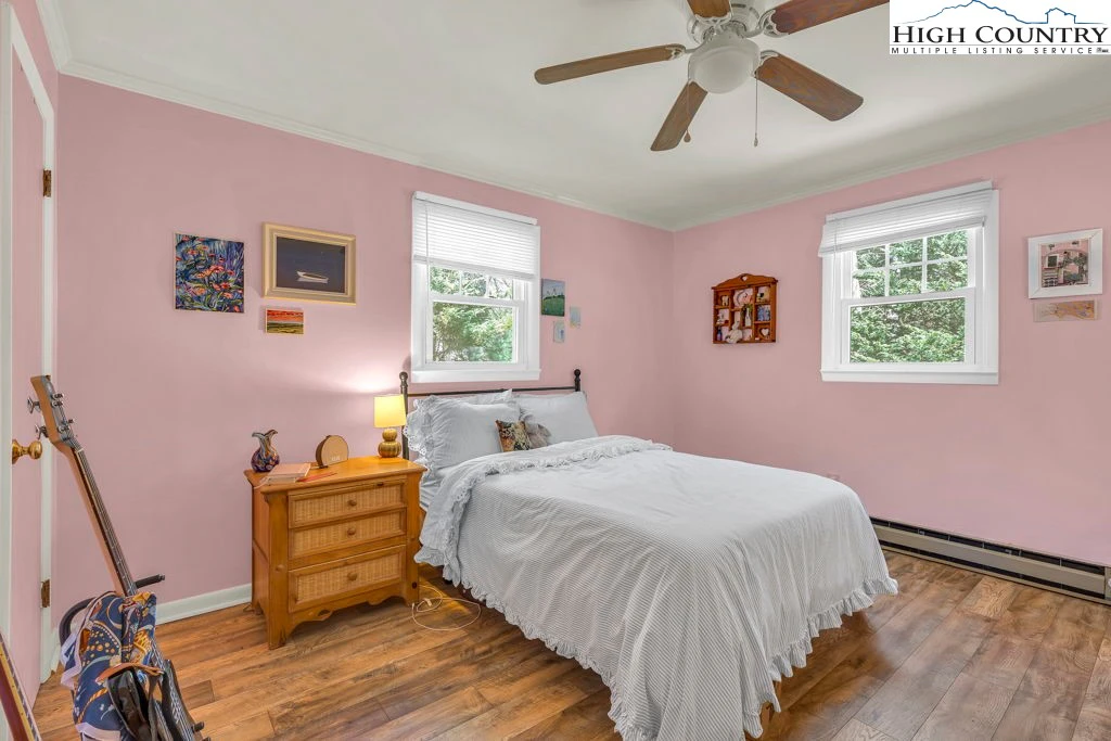 Image number 11 for the current listing