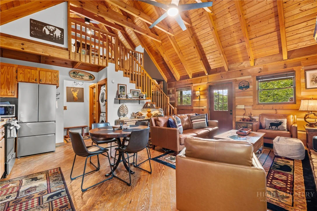 Image number 4 for the current listing