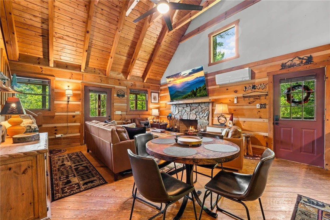 Image number 11 for the current listing