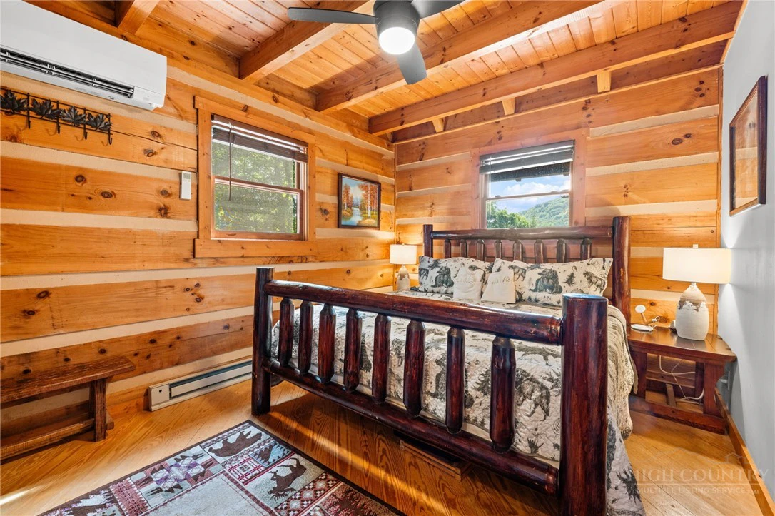 Image number 13 for the current listing