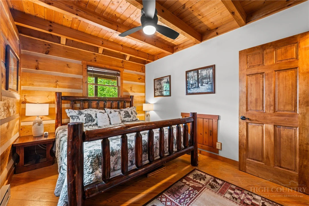 Image number 14 for the current listing
