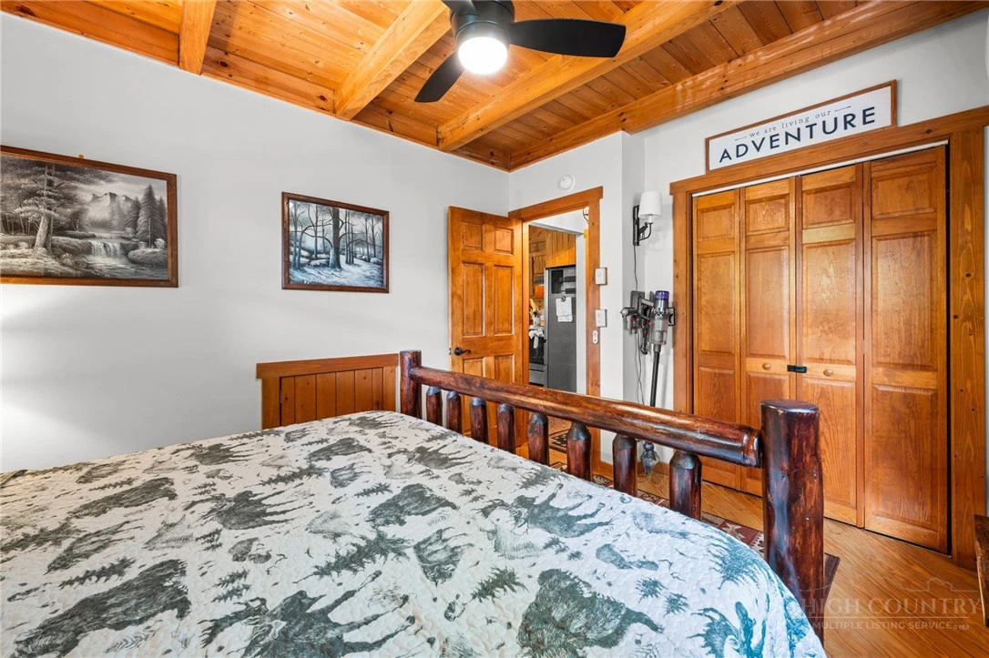 Image number 15 for the current listing
