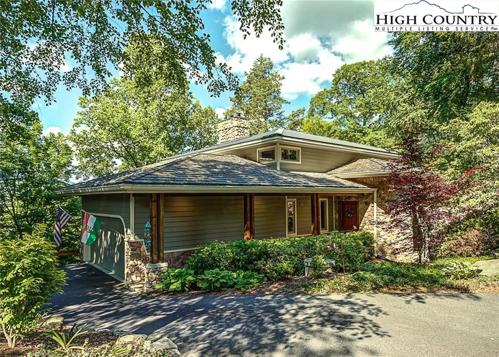Image number 1 for the current listing