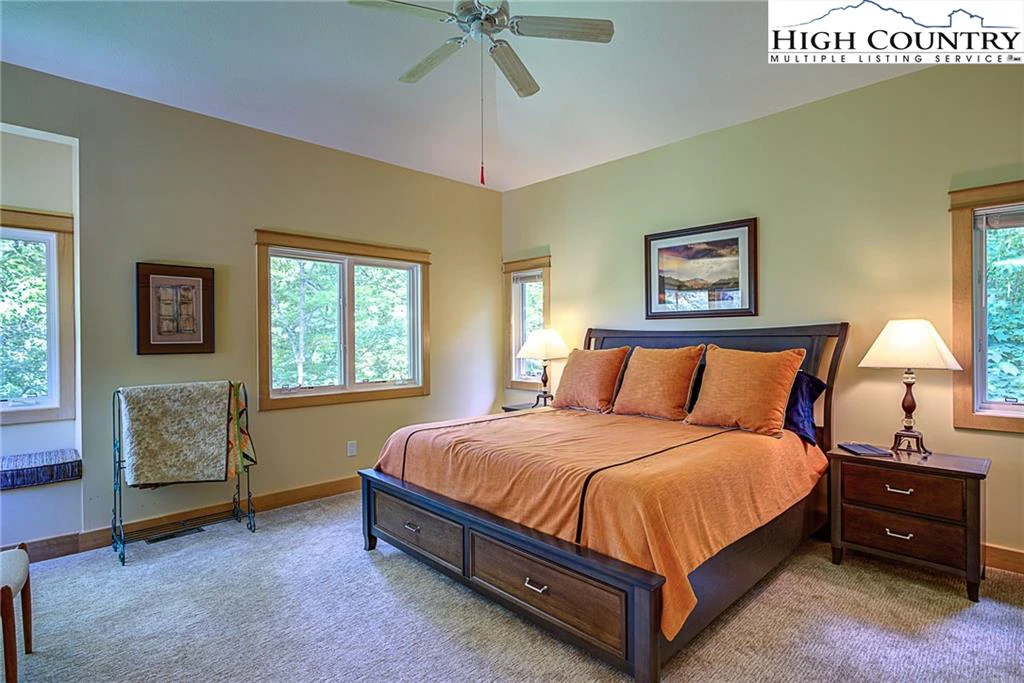 Image number 3 for the current listing