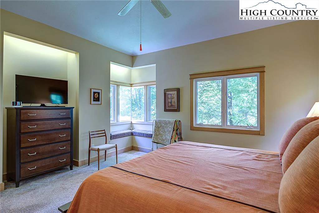 Image number 4 for the current listing