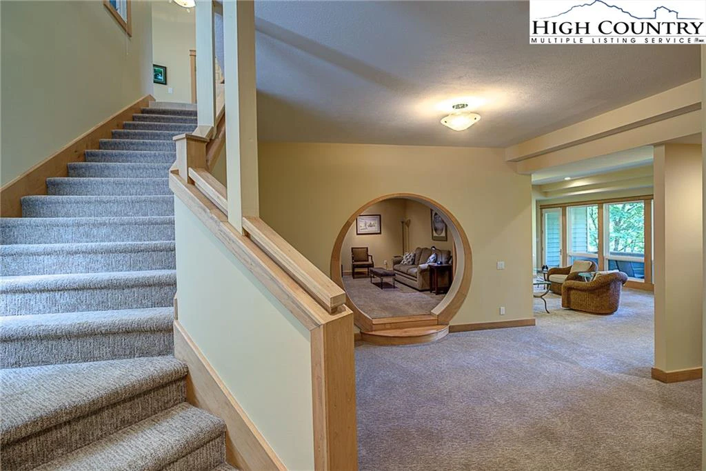 Image number 8 for the current listing