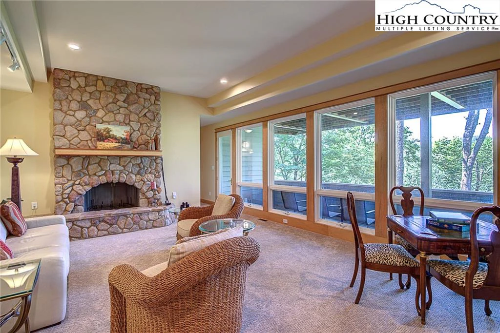 Image number 12 for the current listing