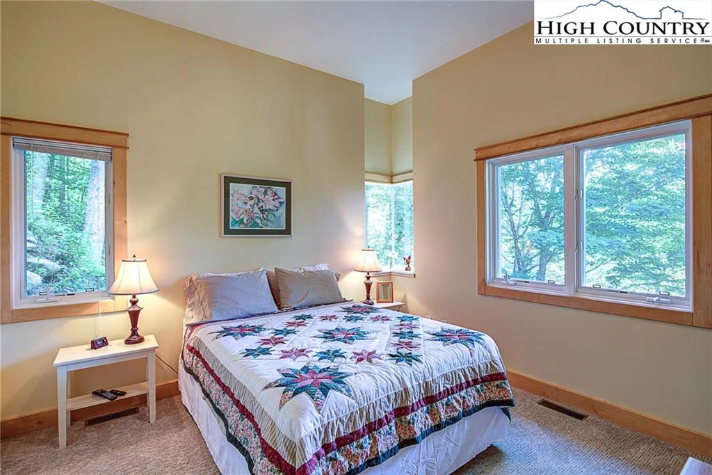 Image number 15 for the current listing