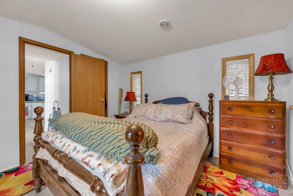 Image number 14 for the current listing