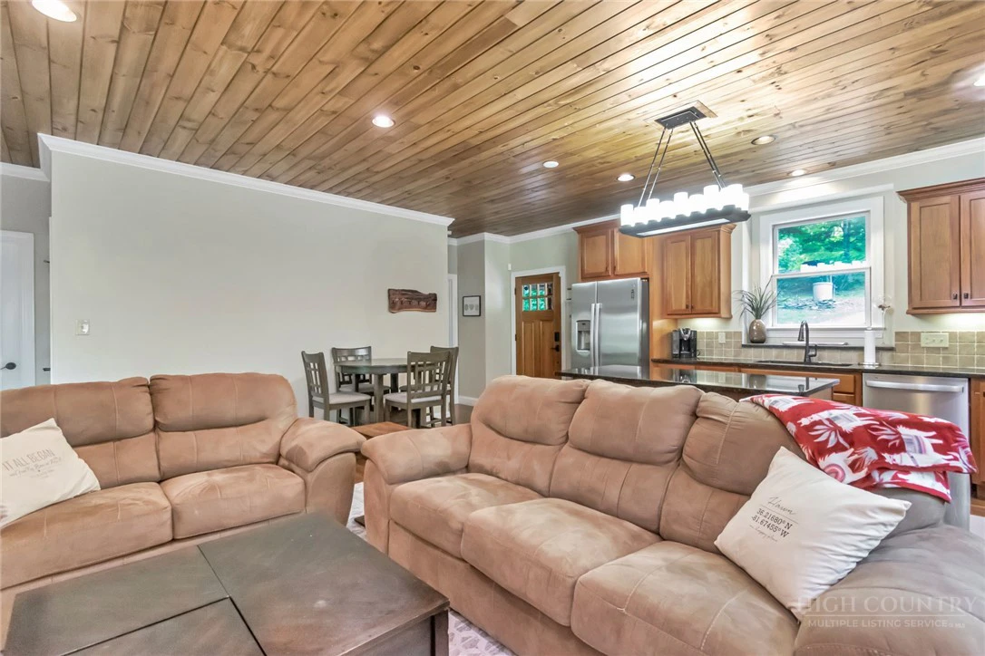 Image number 8 for the current listing