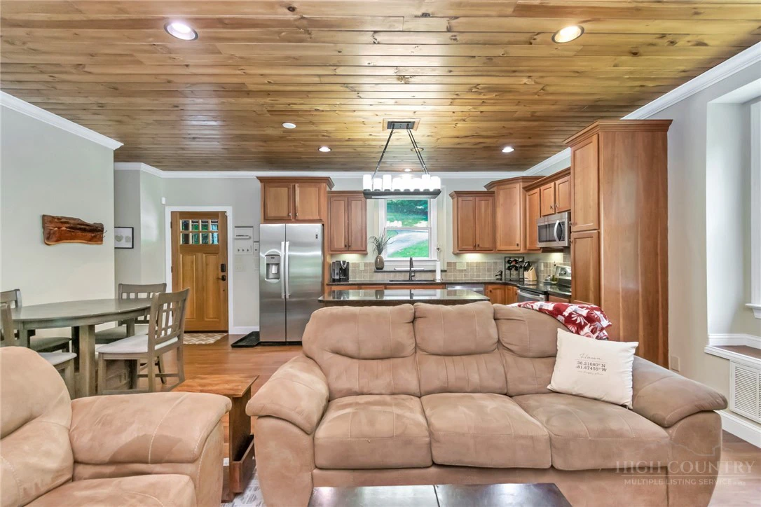 Image number 9 for the current listing