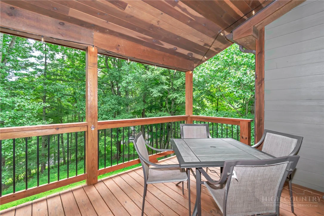 Image number 19 for the current listing