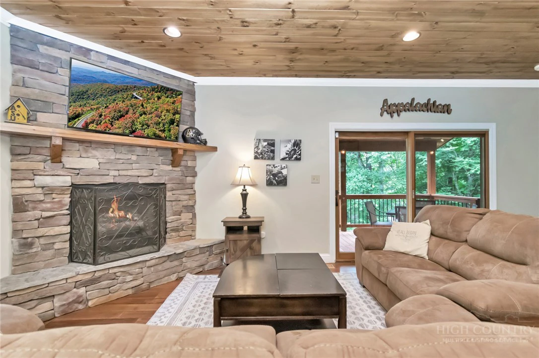 Image number 3 for the current listing