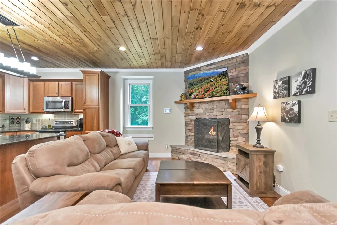 Image number 5 for the current listing