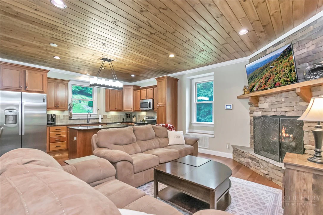 Image number 2 for the current listing