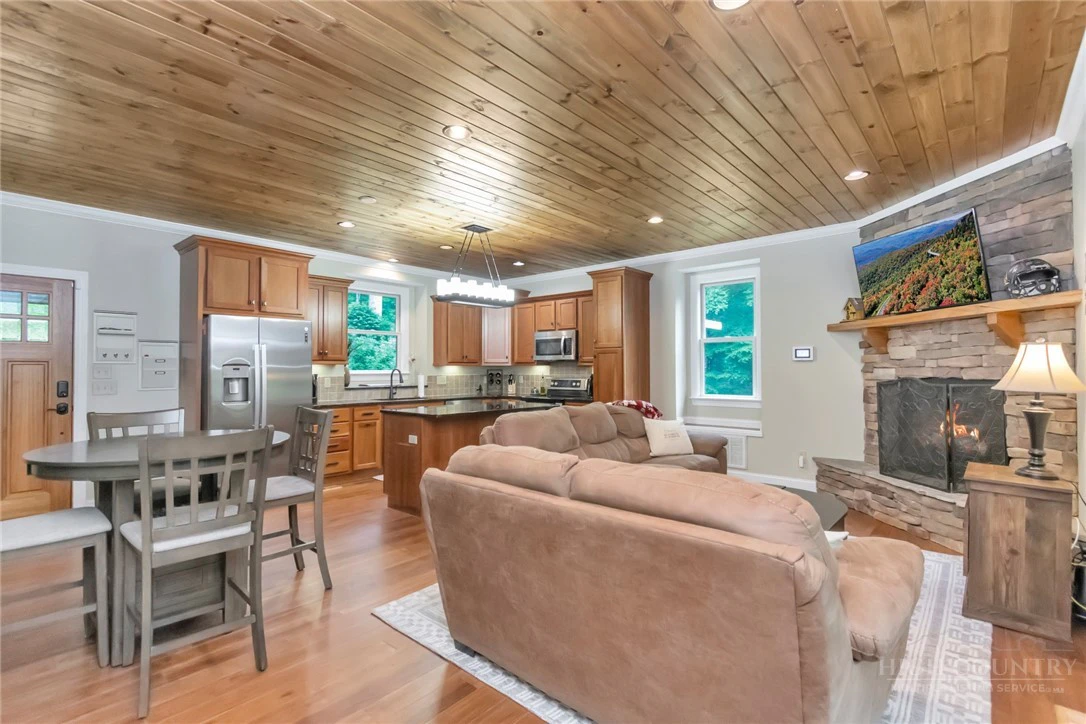 Image number 6 for the current listing