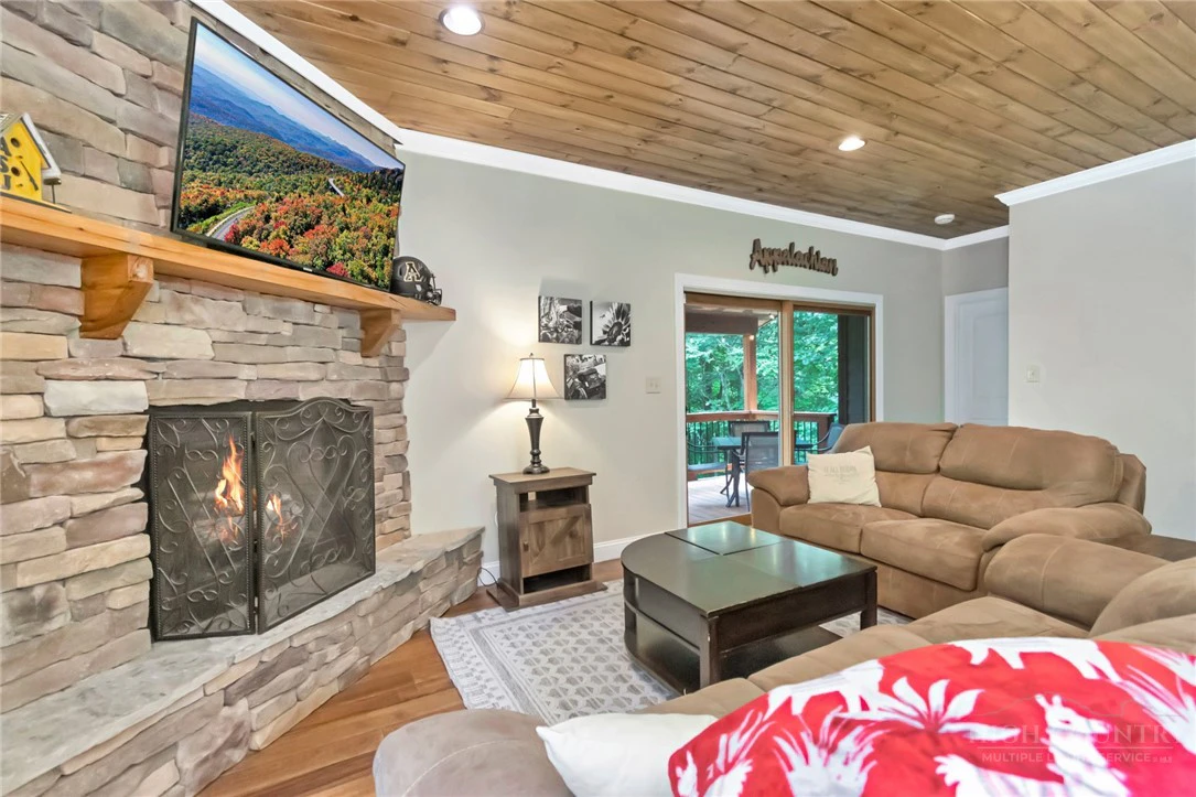 Image number 7 for the current listing