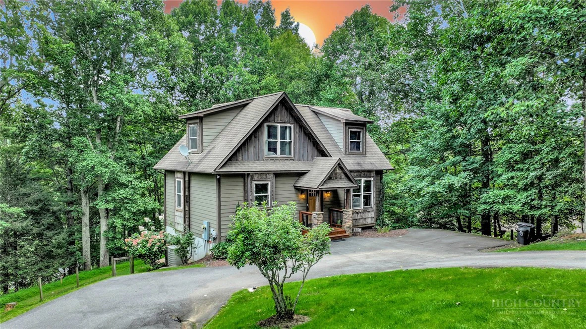 Image number 1 for the current listing
