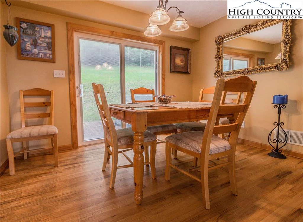 Image number 2 for the current listing