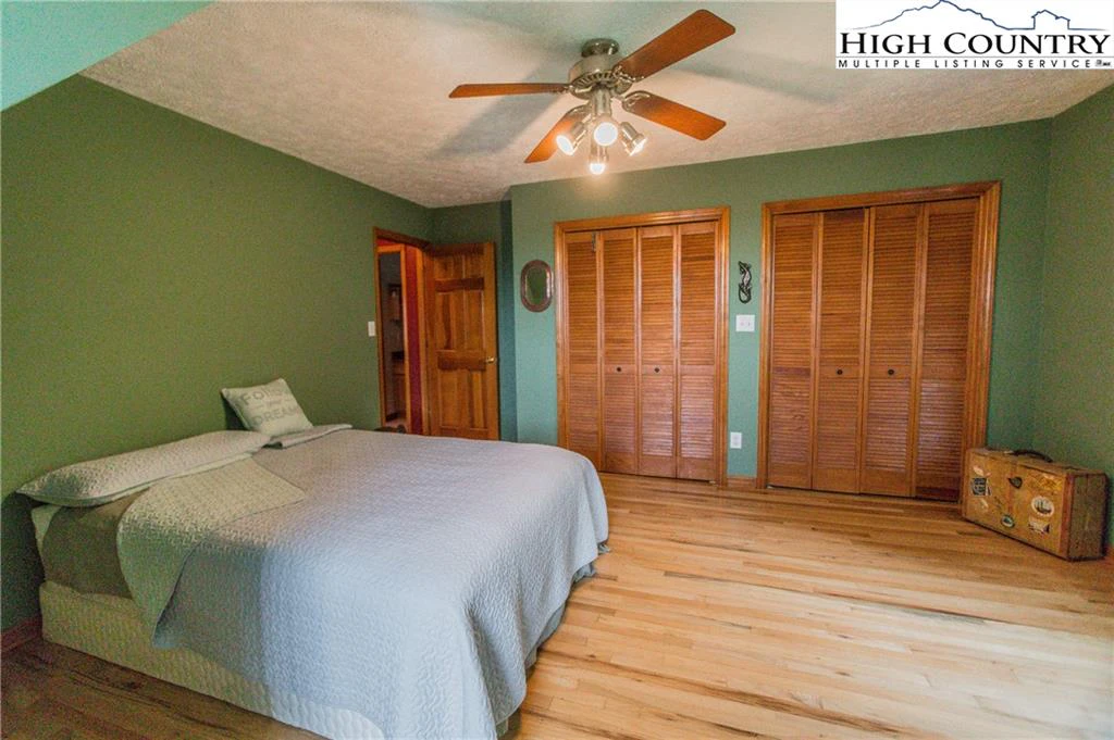 Image number 12 for the current listing