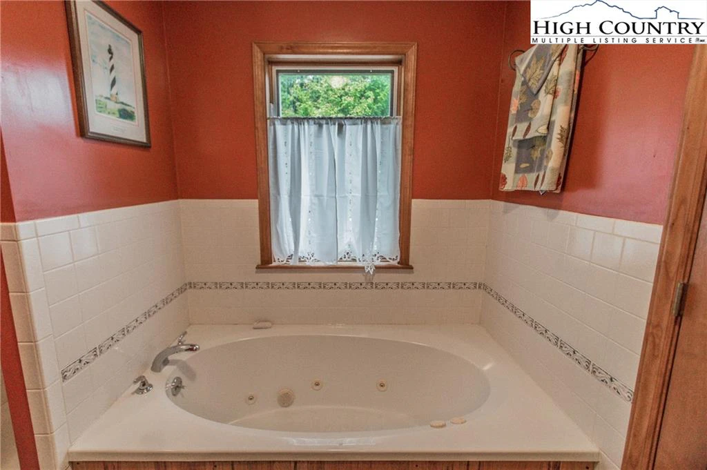 Image number 10 for the current listing