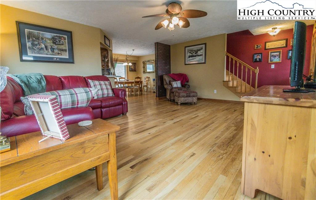 Image number 21 for the current listing