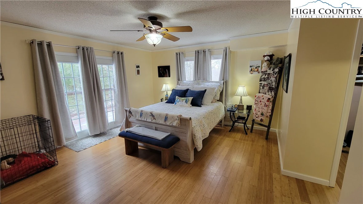 Image number 20 for the current listing