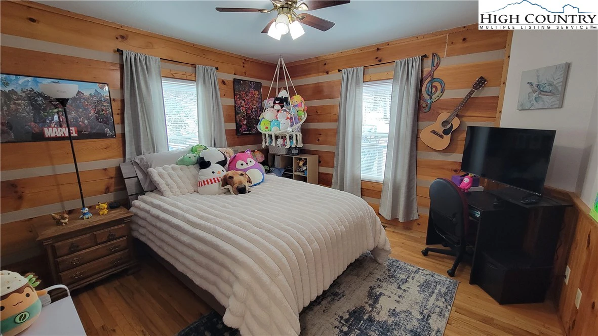 Image number 2 for the current listing