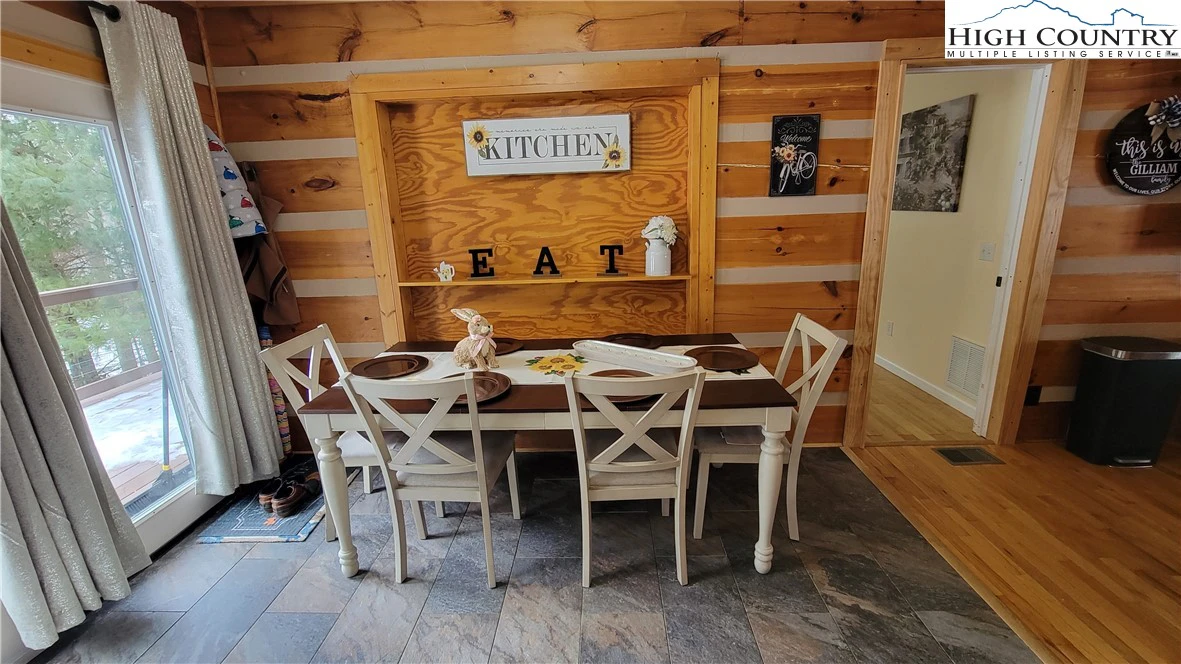 Image number 21 for the current listing