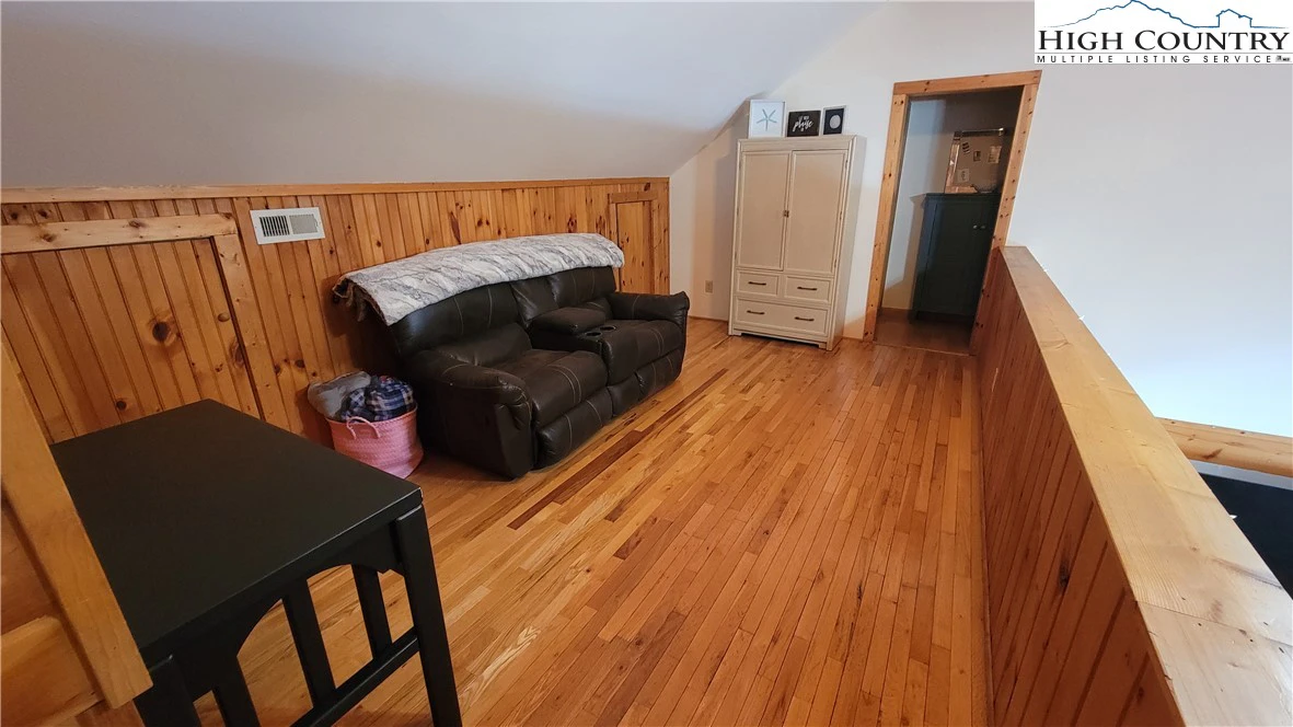 Image number 8 for the current listing