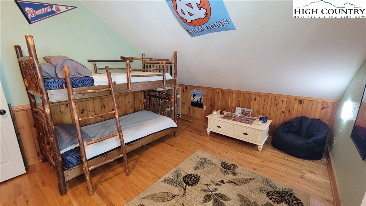 Image number 10 for the current listing