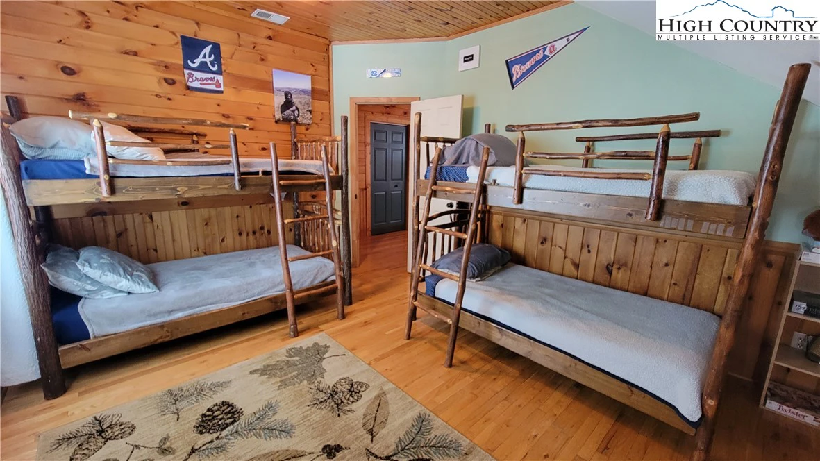 Image number 11 for the current listing