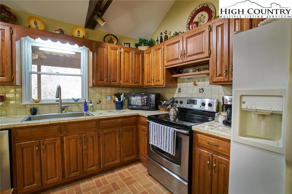 Image number 18 for the current listing