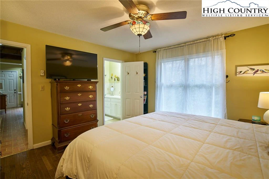 Image number 12 for the current listing